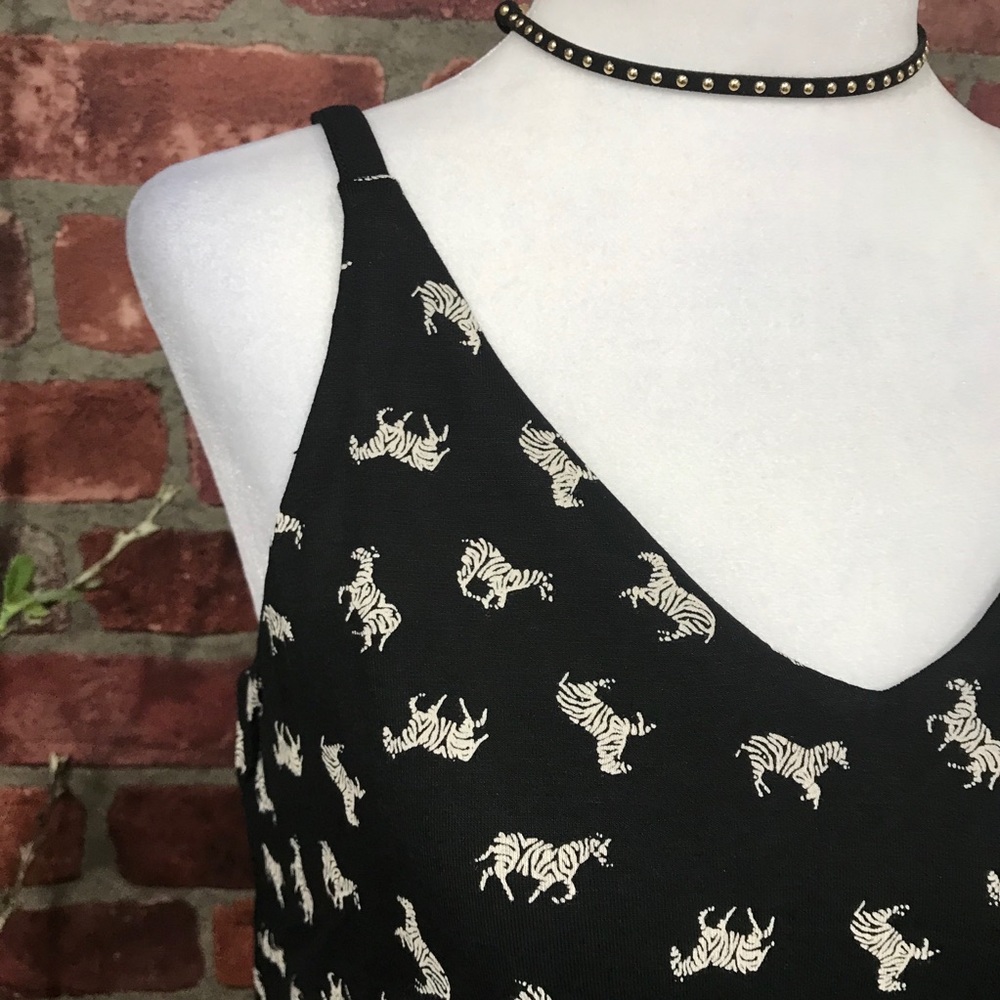 Small & Medium Zebra Print Double V- top - Picture 5 of 8